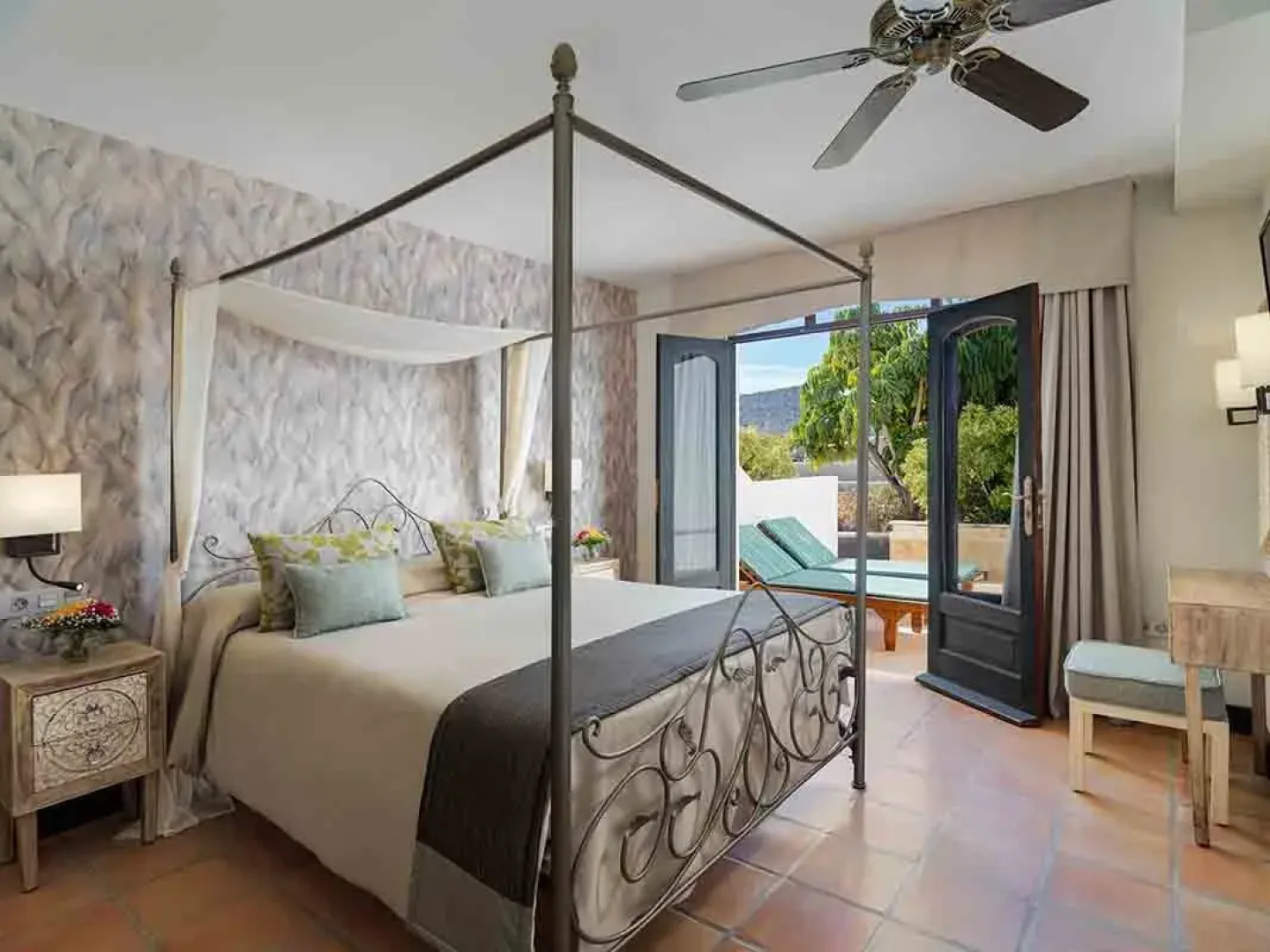 Regency Country Club, Apartments Suites