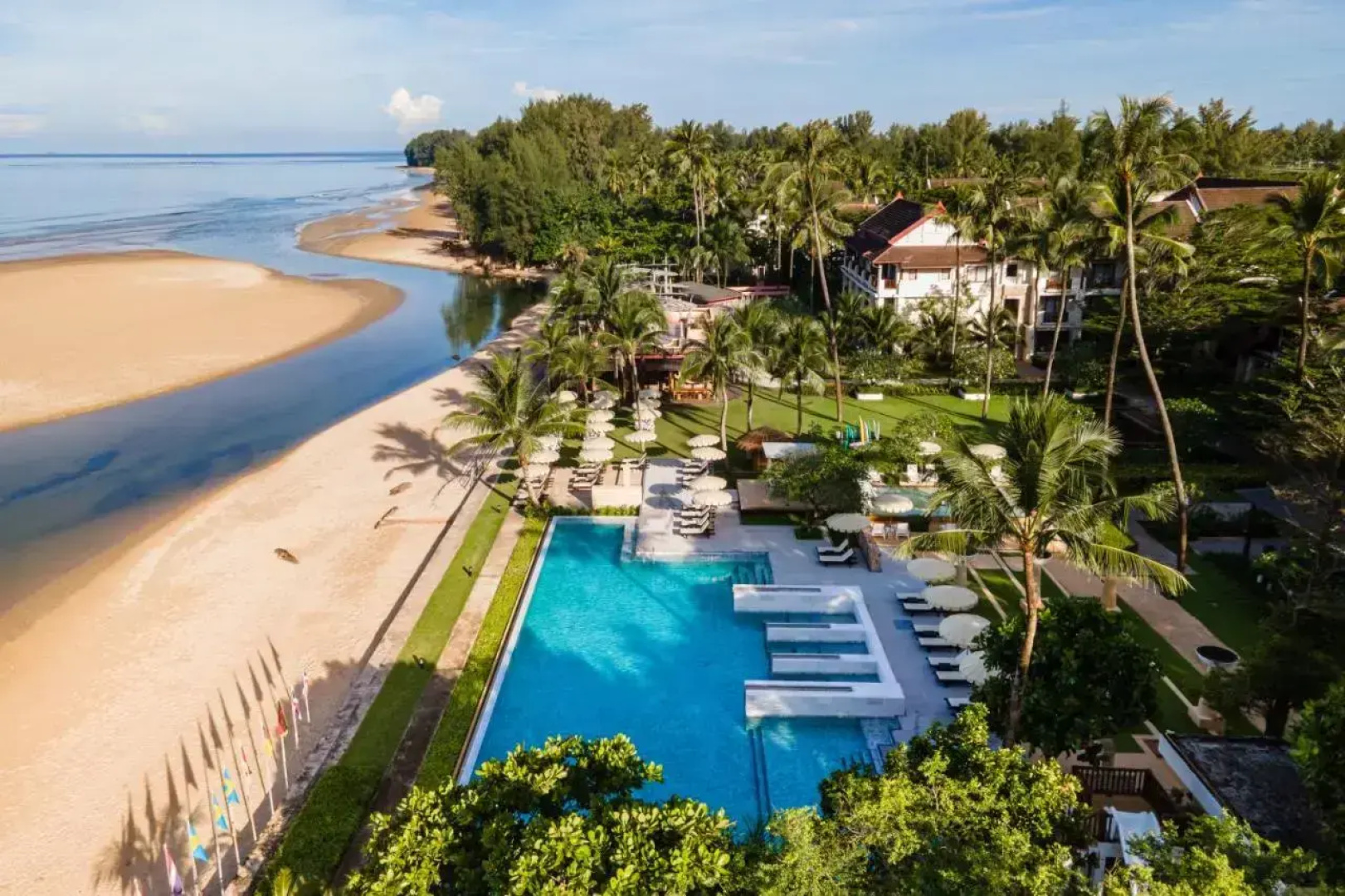 Отель Apsara Beachfront Resort and Villa 