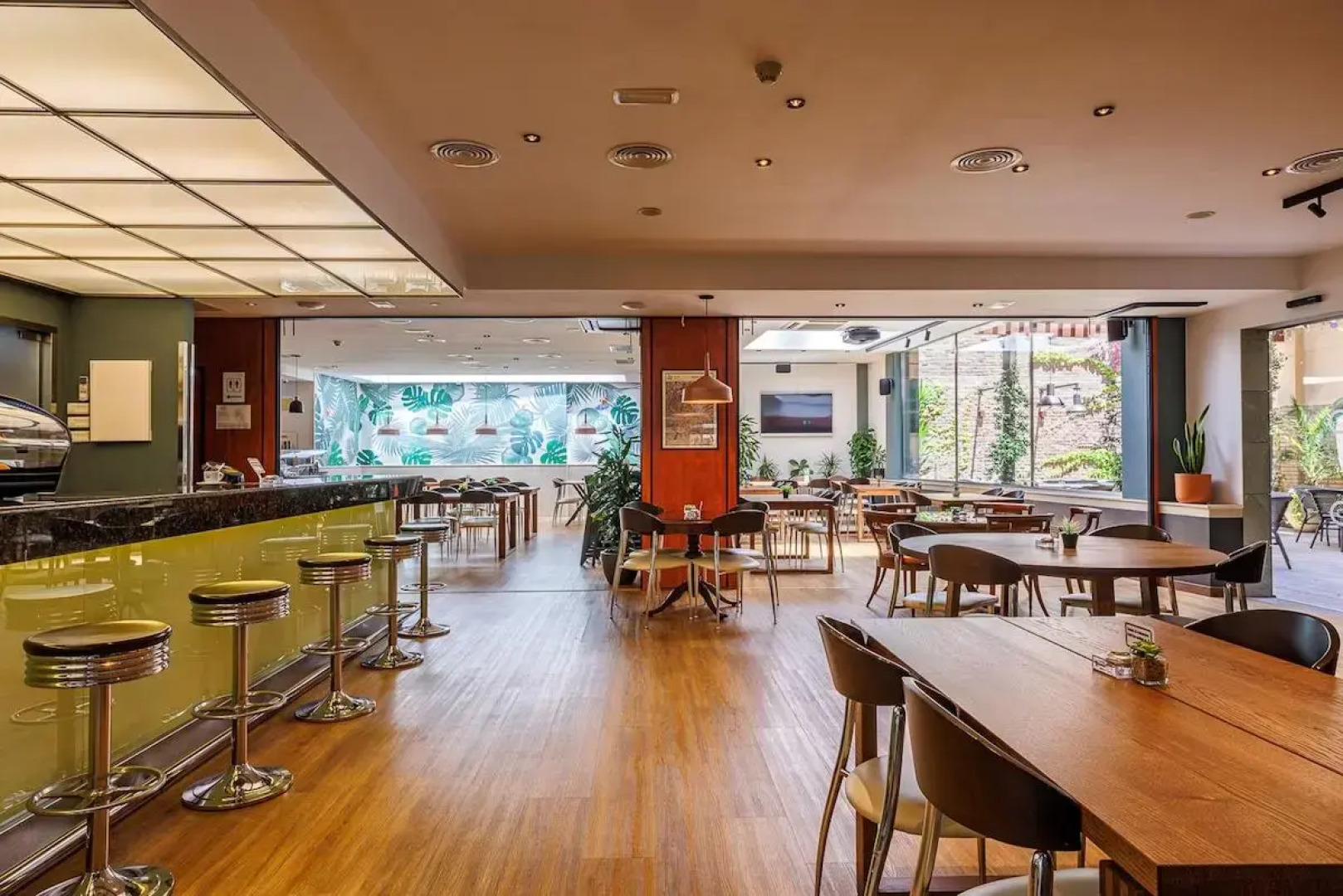 Отель Ronda Lesseps