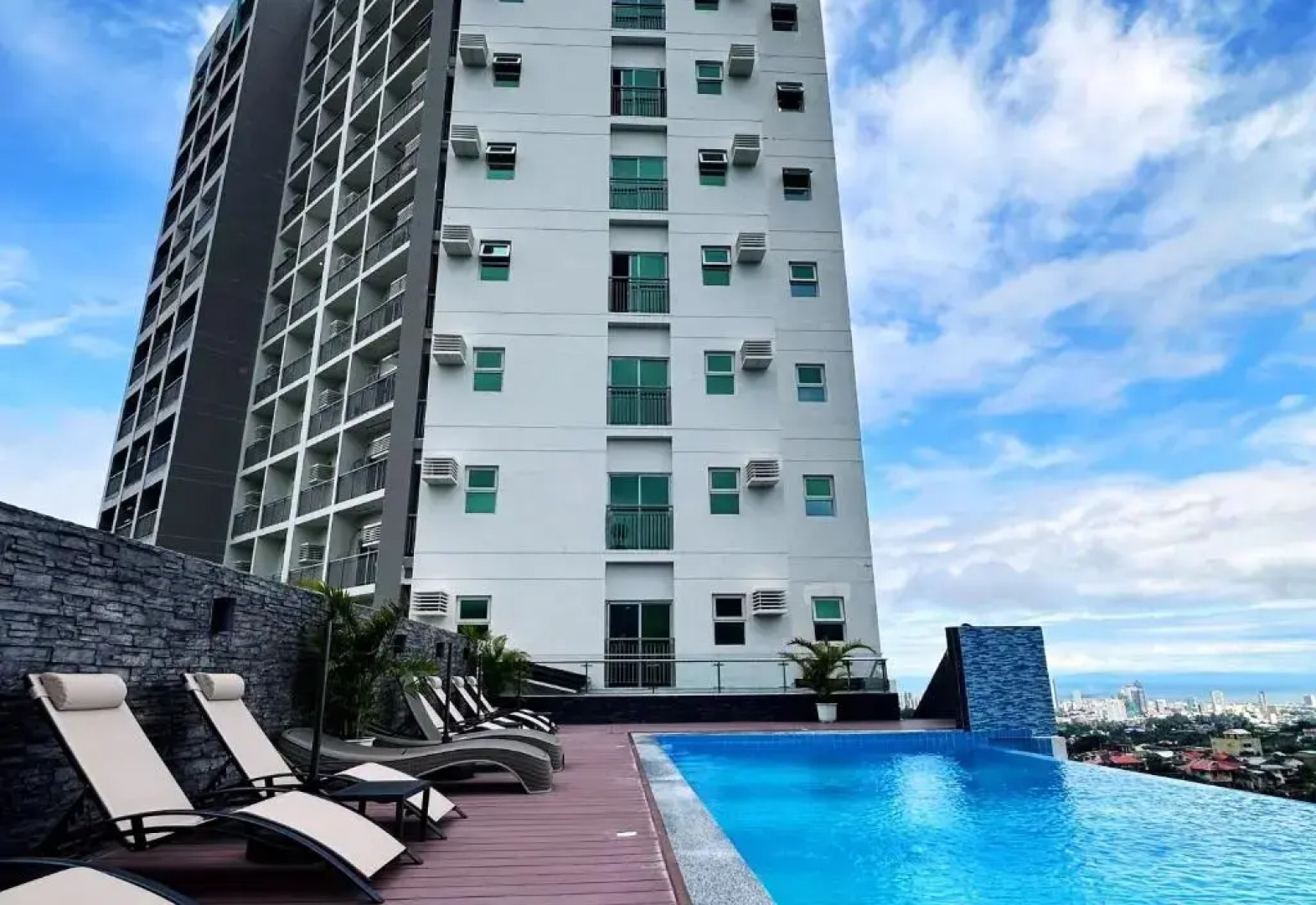 Hayat Sky Towers Cebu Powered By Cocotel