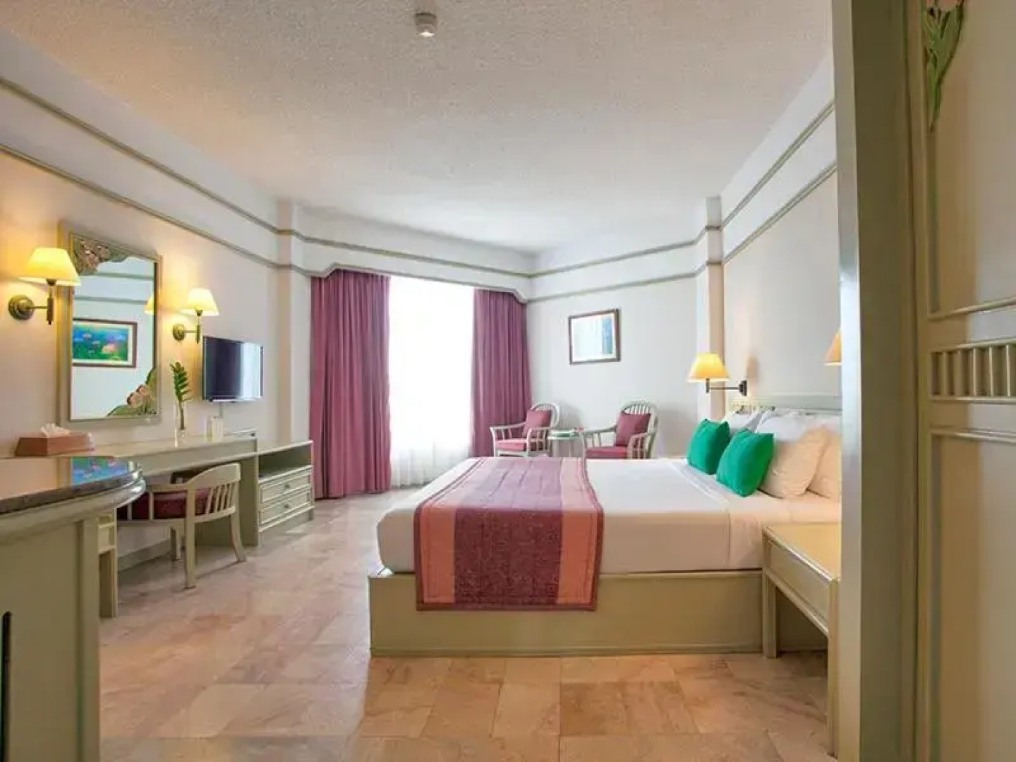 Cholchan Pattaya Beach Resort