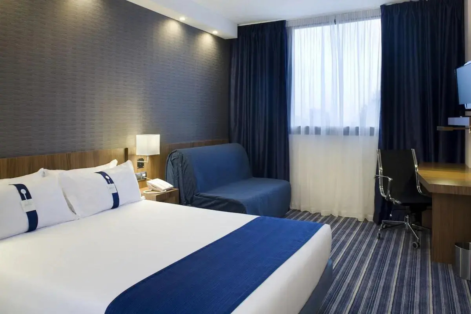 Отель Holiday Inn Express Bilbao, an IHG Hotel