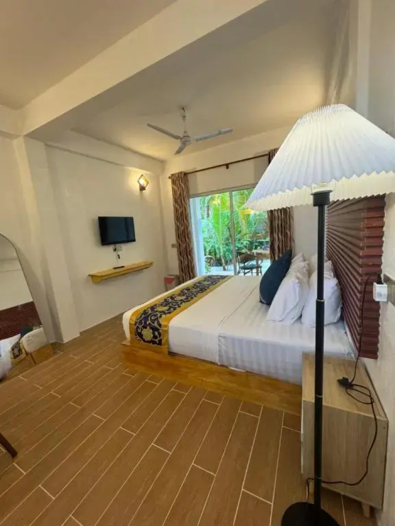 Blue Water Thoddoo Inn