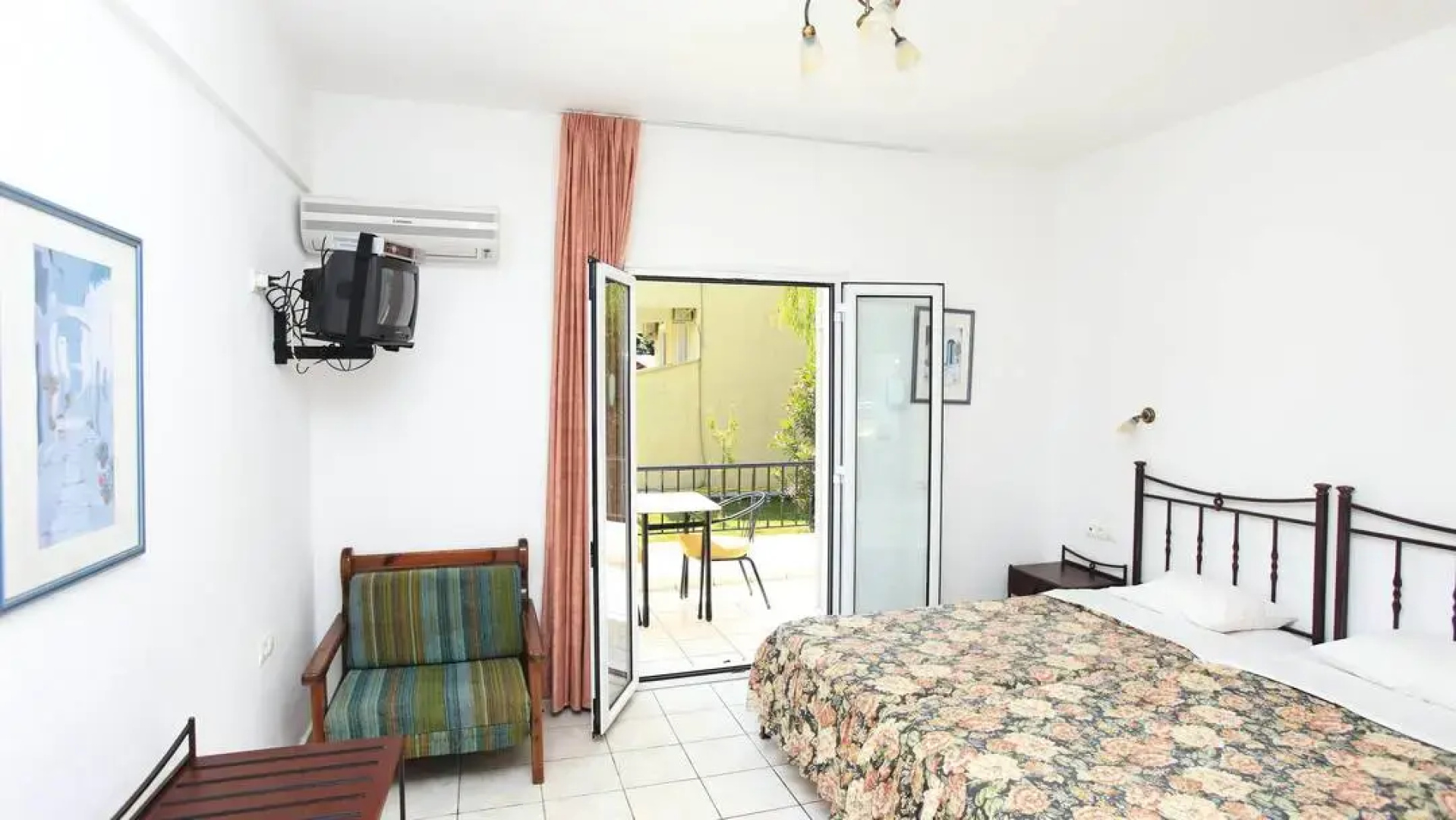 Maria Yiannis Apartments