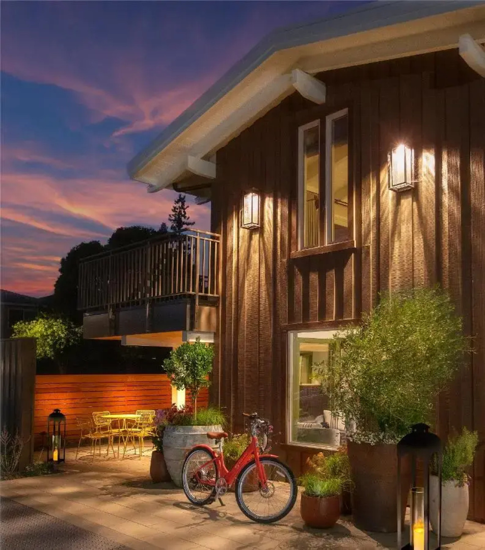 Red Cottage Inn