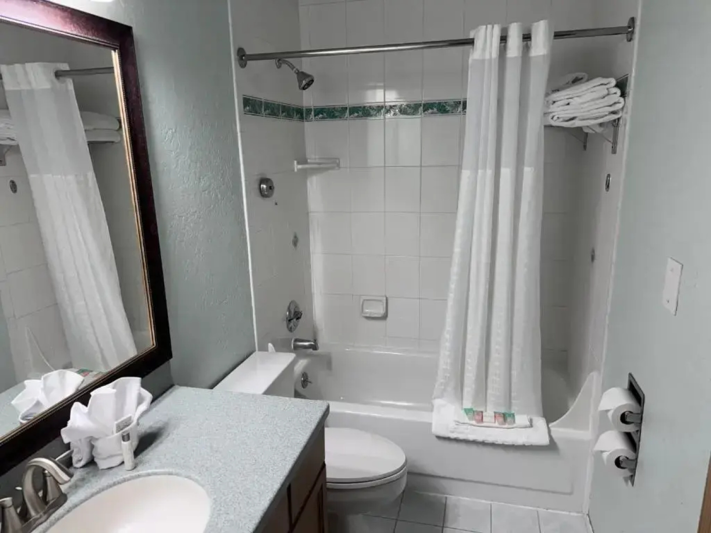 Promenade Inn & Suites Oceanfront