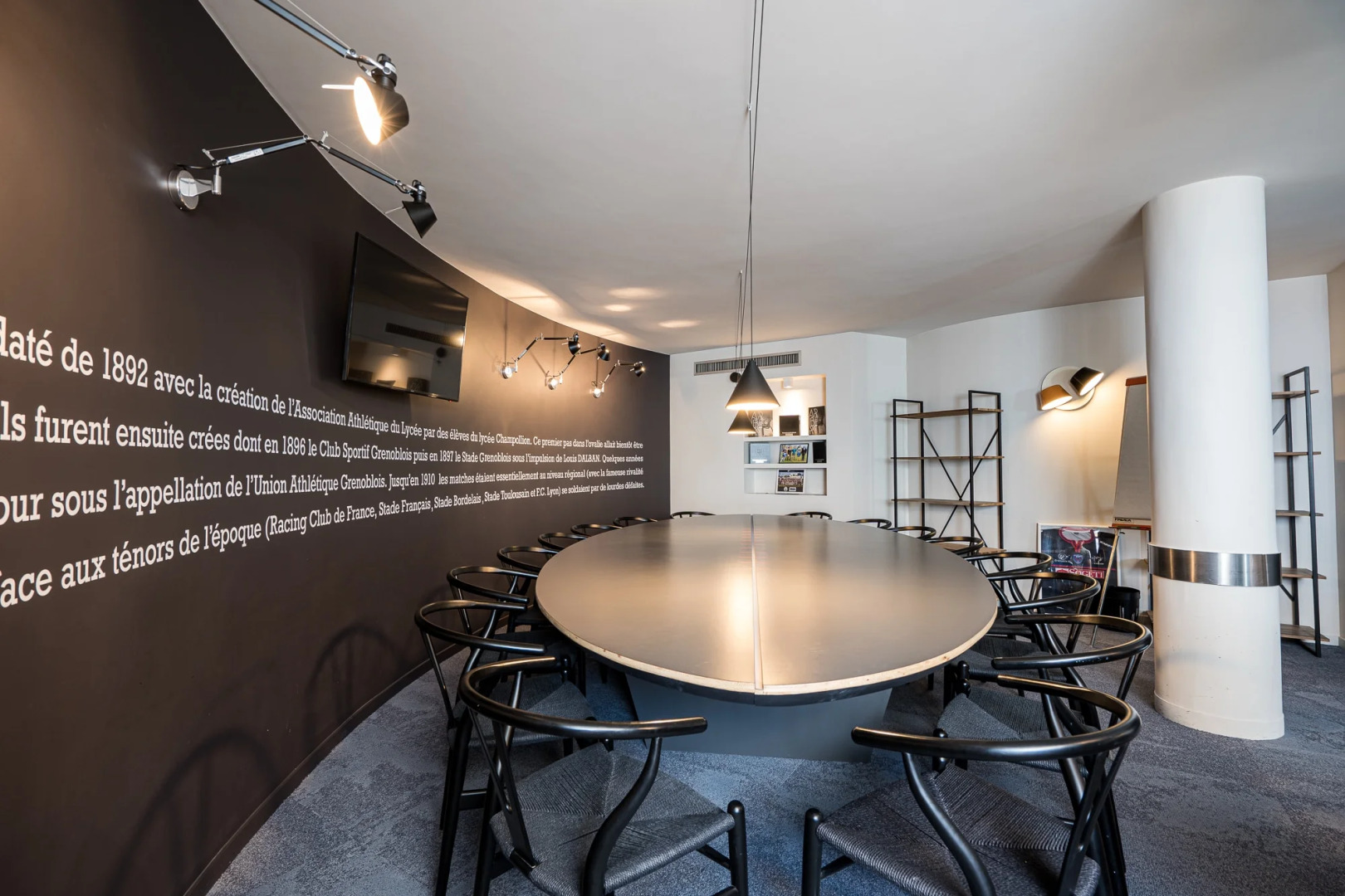 PoMo Hotel & Restaurant