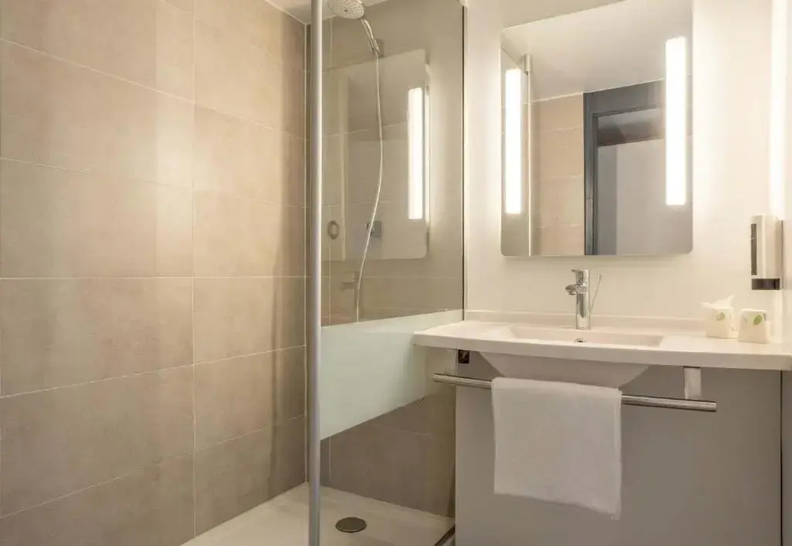 B&B HOTEL Valenciennes Sud