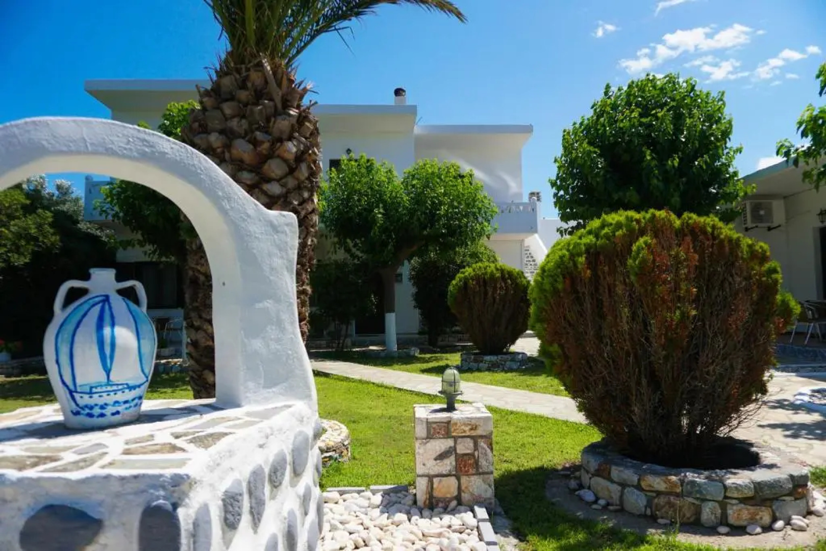 Avra Studios & Apartments