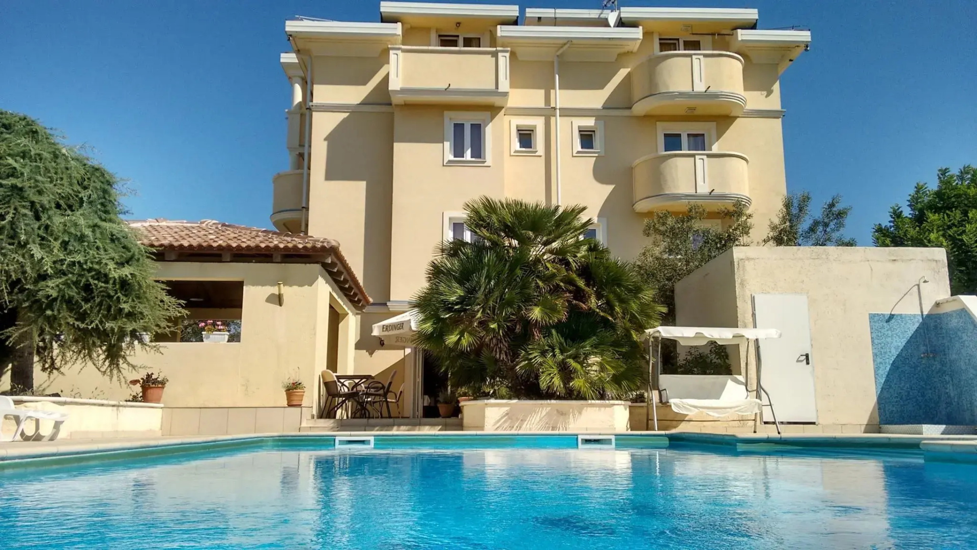 Aparthotel Lekavski