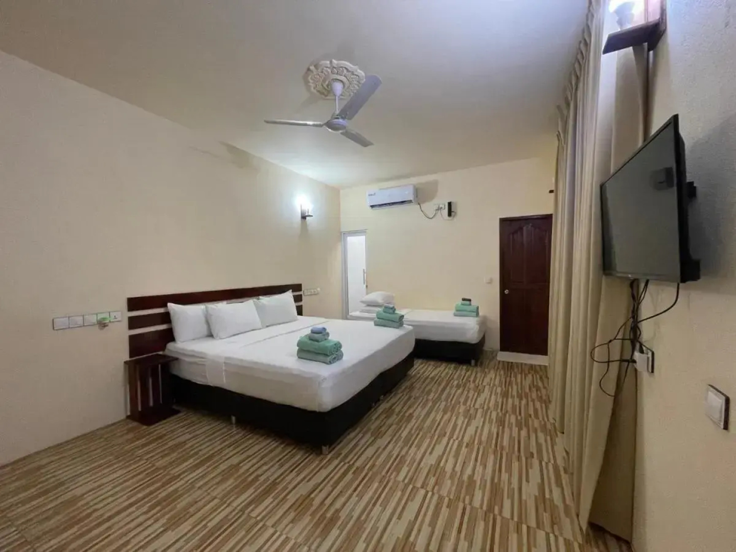 Отель Shoreline Grand