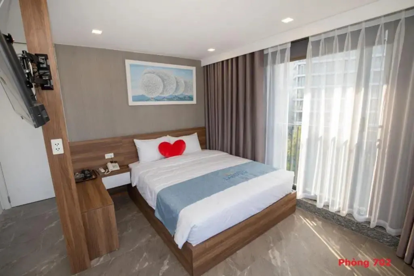 Hanoi Lake View Hotel & Travel