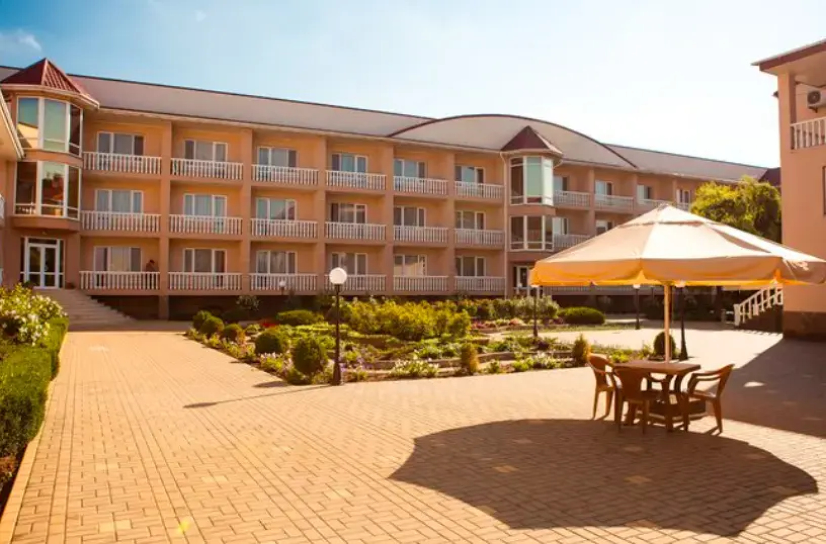 Sea Land Hotel