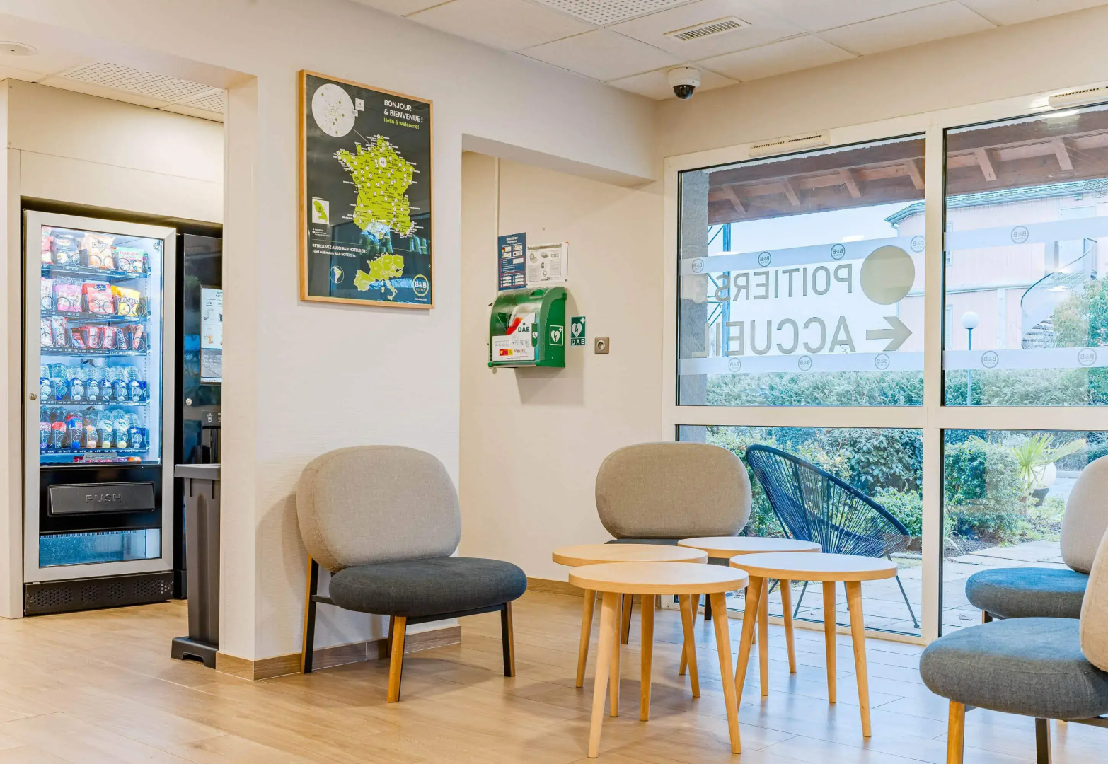 Отель B&B Poitiers 3 Futuroscope