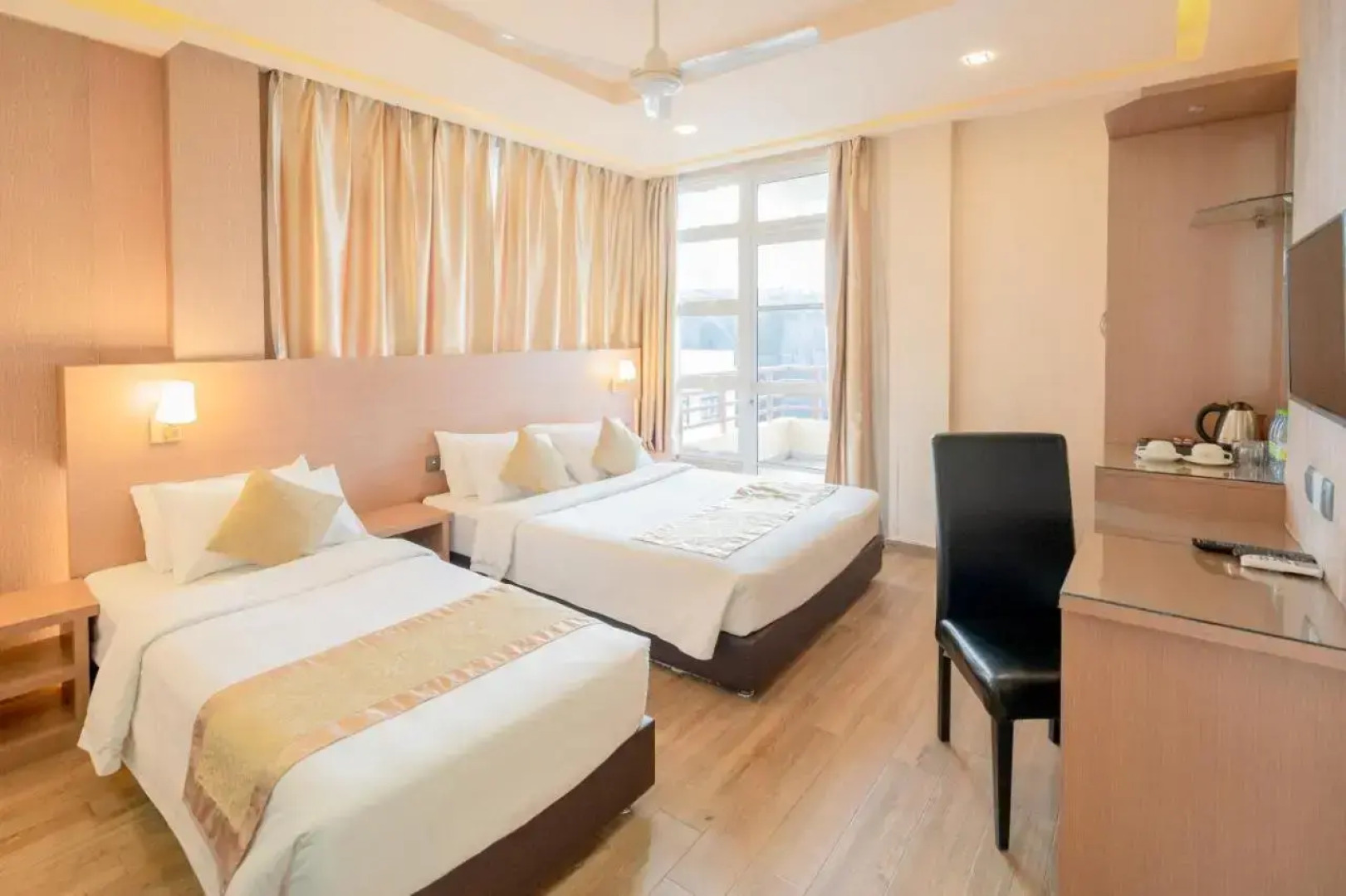 Отель Three Inn