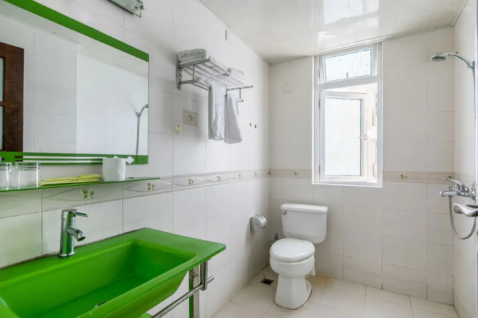 Sanya Hai Hua Apartment