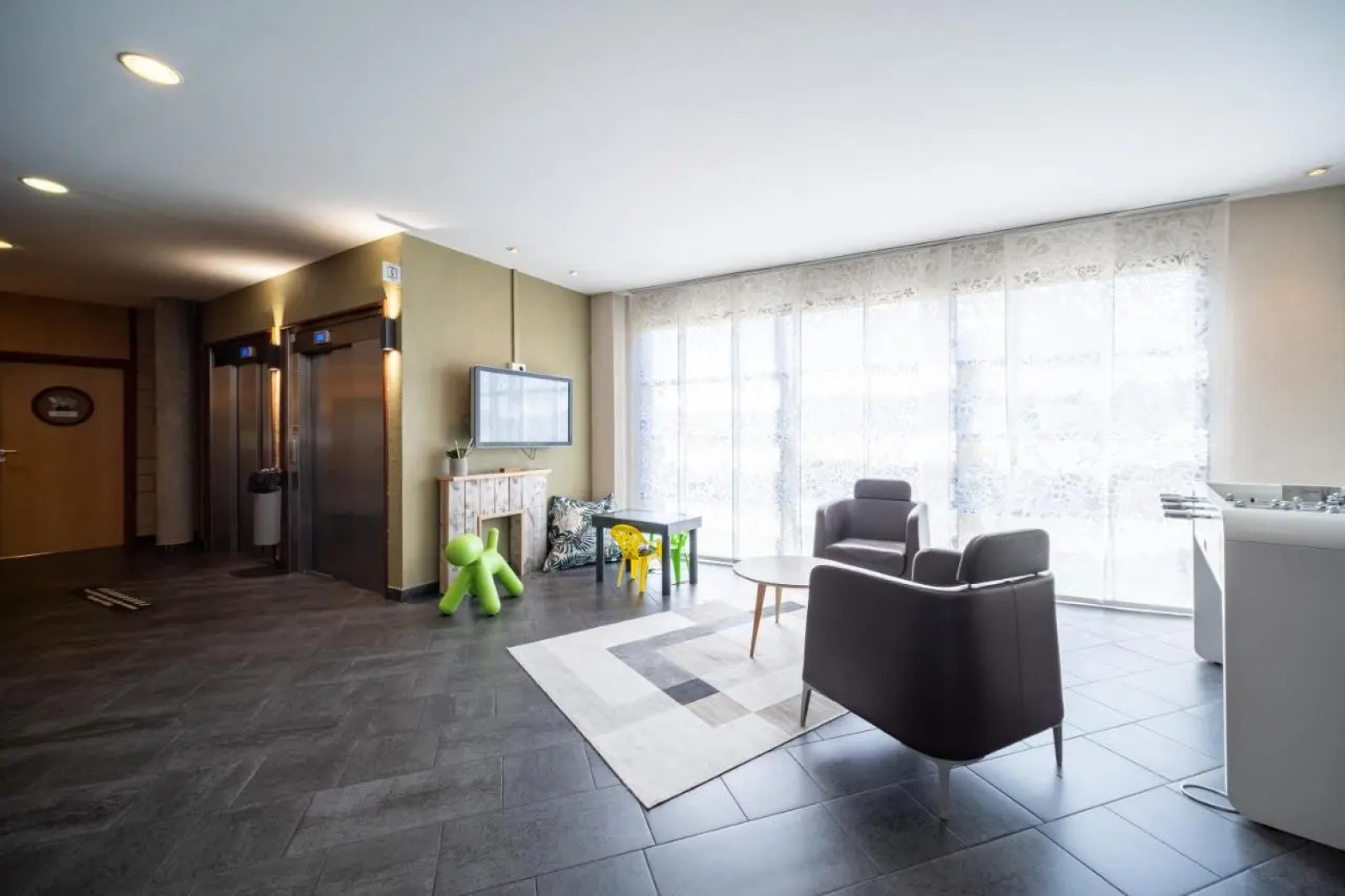 B&B HOTEL Calais Terminal Cité de l'Europe 4 étoiles