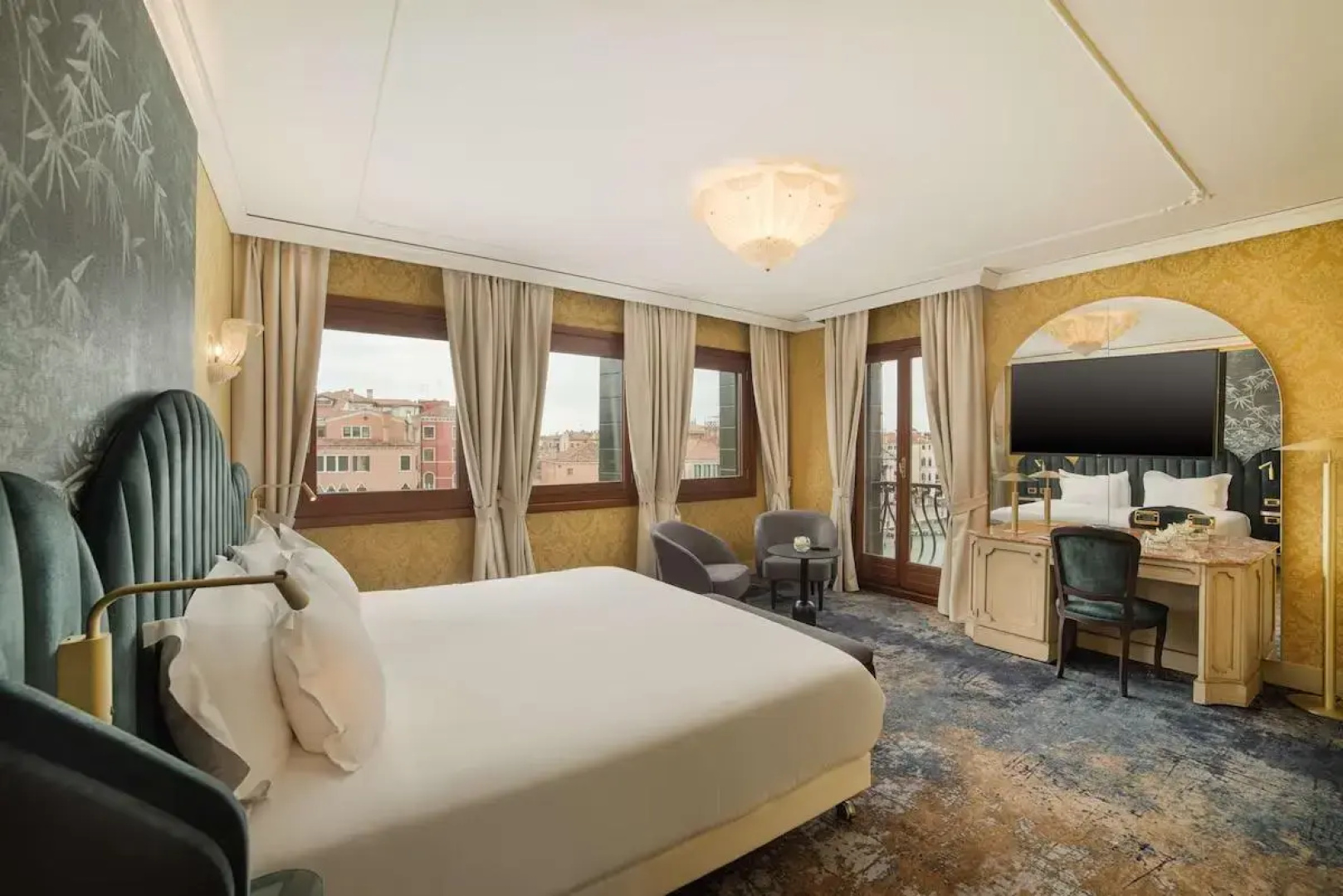 Отель NH Venezia Santa Lucia
