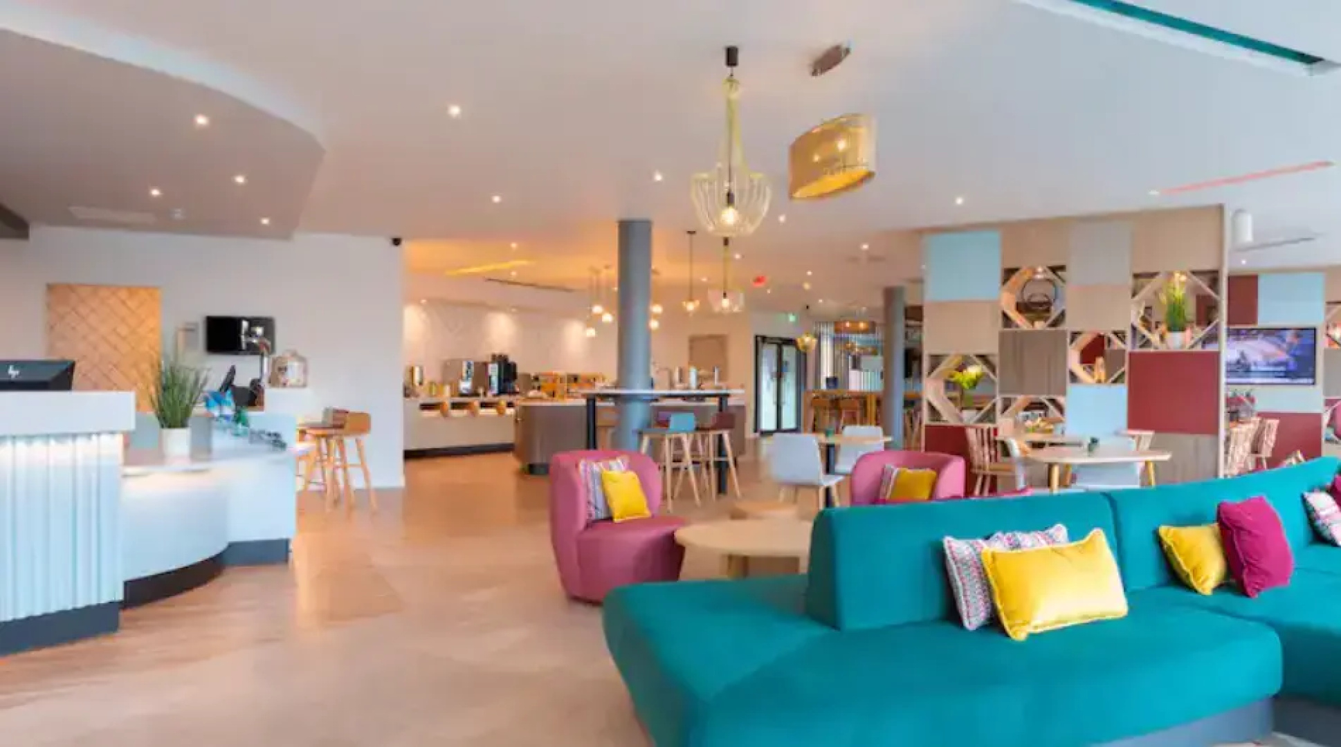 Hampton by Hilton Ashford International