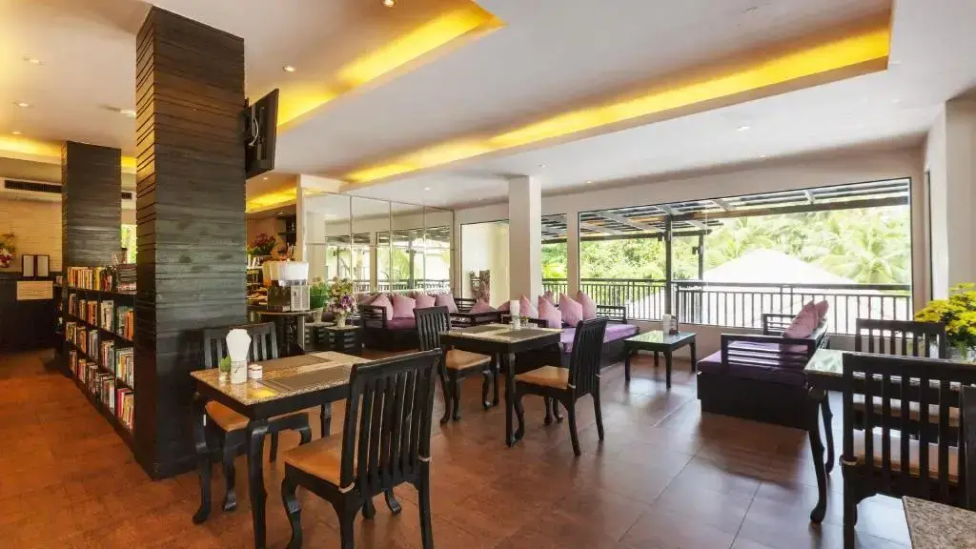 Horizon Karon Beach Resort & Spa