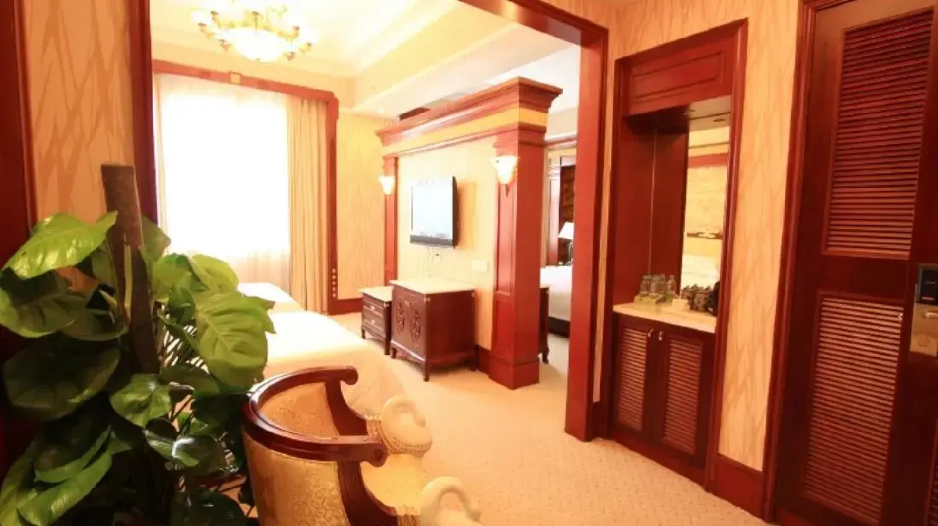 Vienna International Hotel Beihai Beibuwan Square Branch