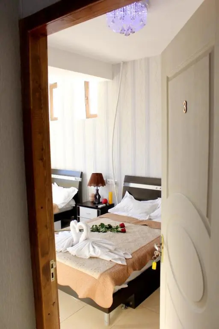 Отель Roses Garden