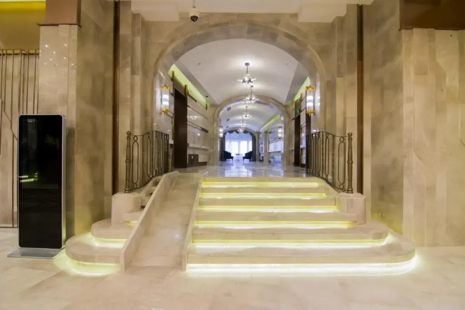 Yitel Premium Shanghai People Square Nanjing Road Pedestrian Street Shop