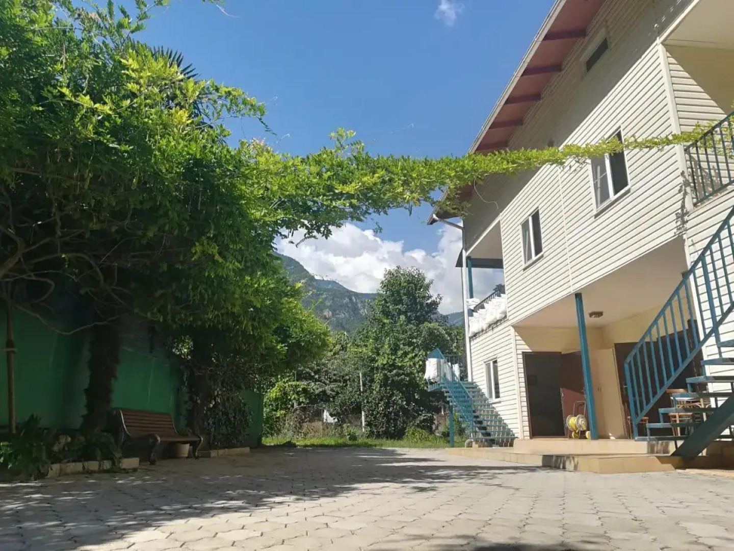 Домик в ущелье