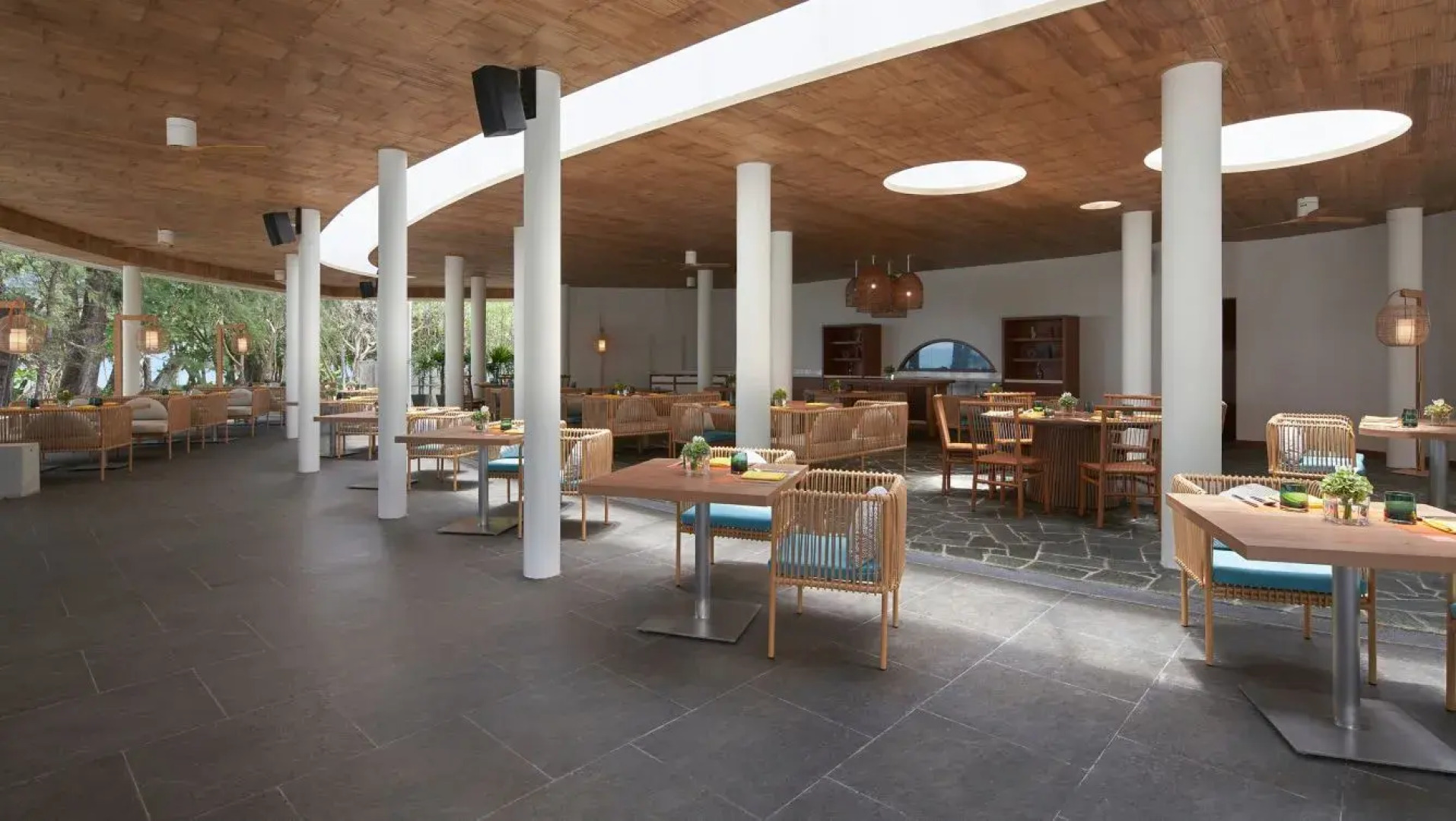 Le Méridien Phuket Mai Khao Beach Resort