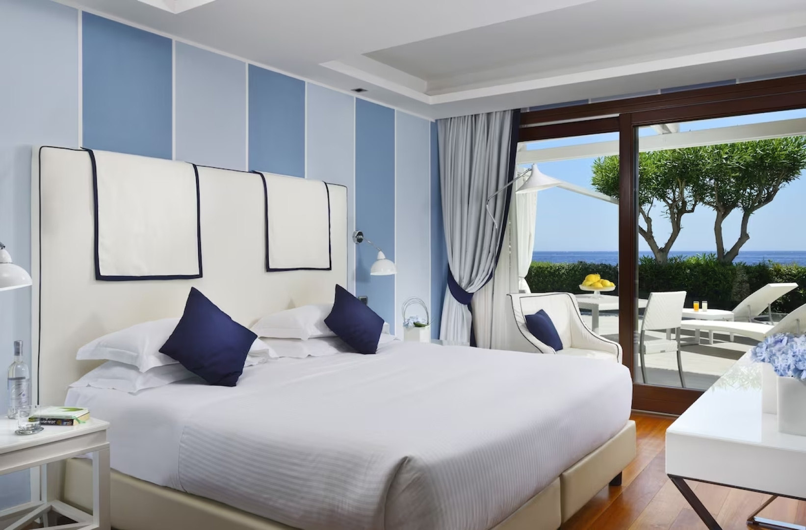 Курортный отель La Plage Resort
