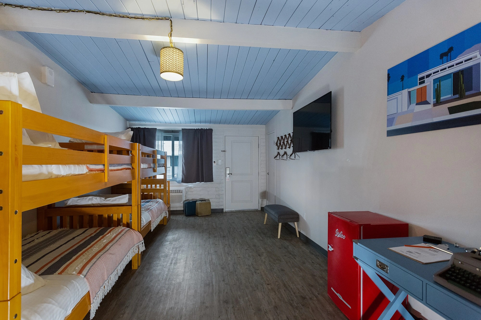 Hotel McCoy - Art, Coffee, Beer, Wine