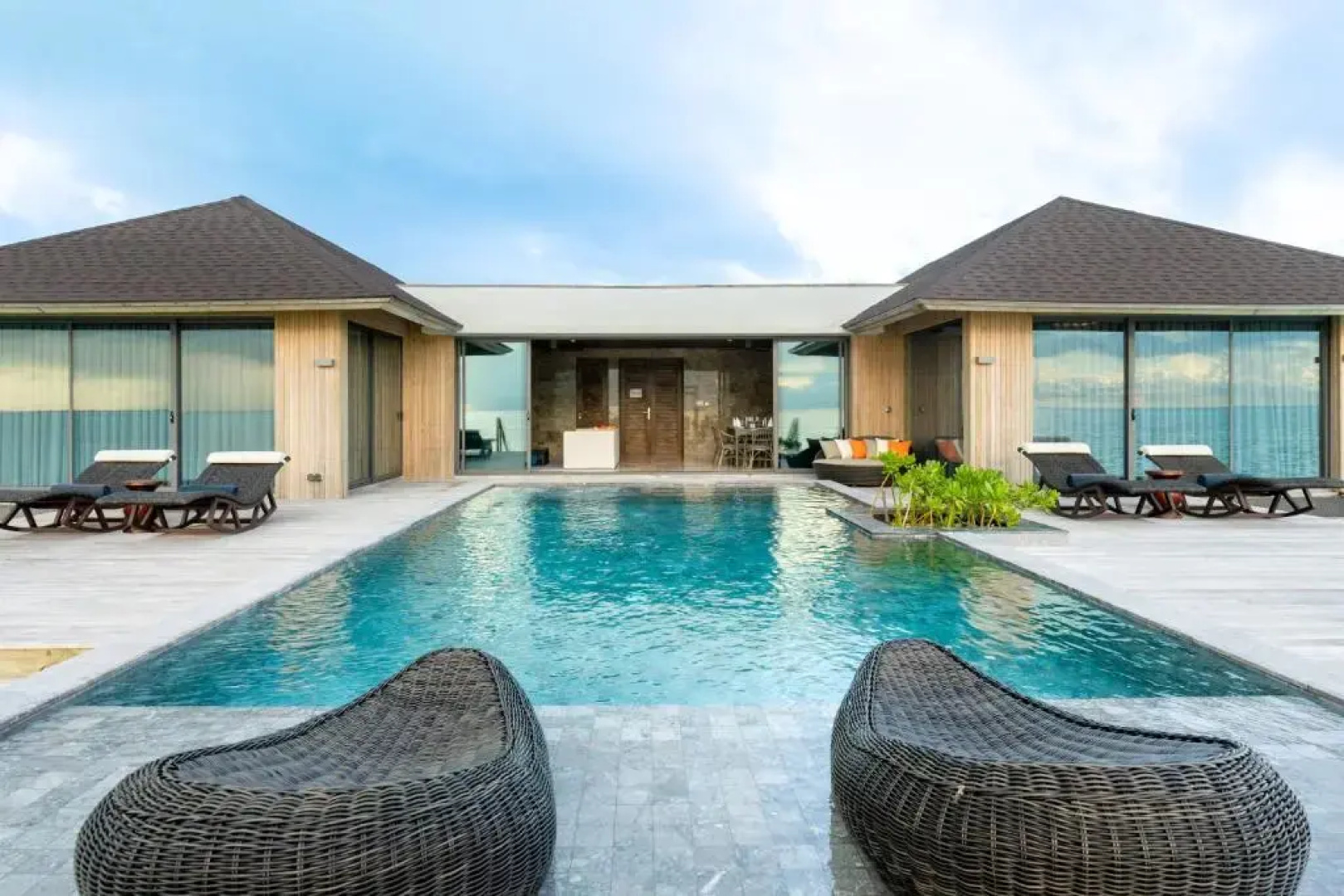 Отель Madifushi Private Island
