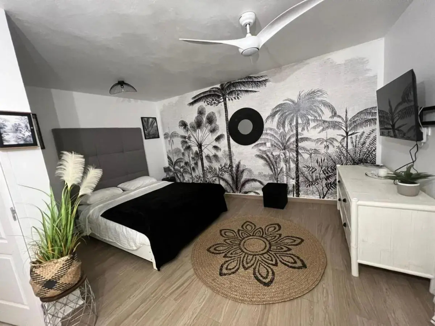 Over The Hill - Guesthouse & Residence