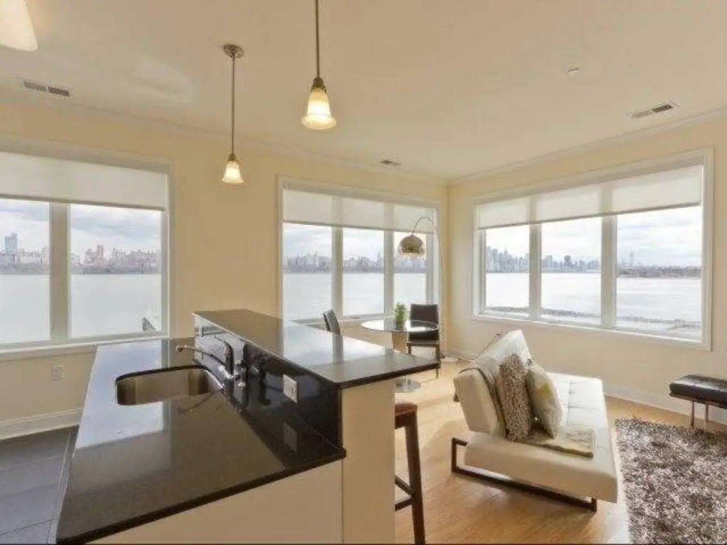 Cesar Suites at New York Plaza