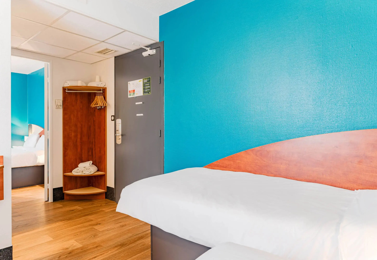 Отель B&B Poitiers 3 Futuroscope