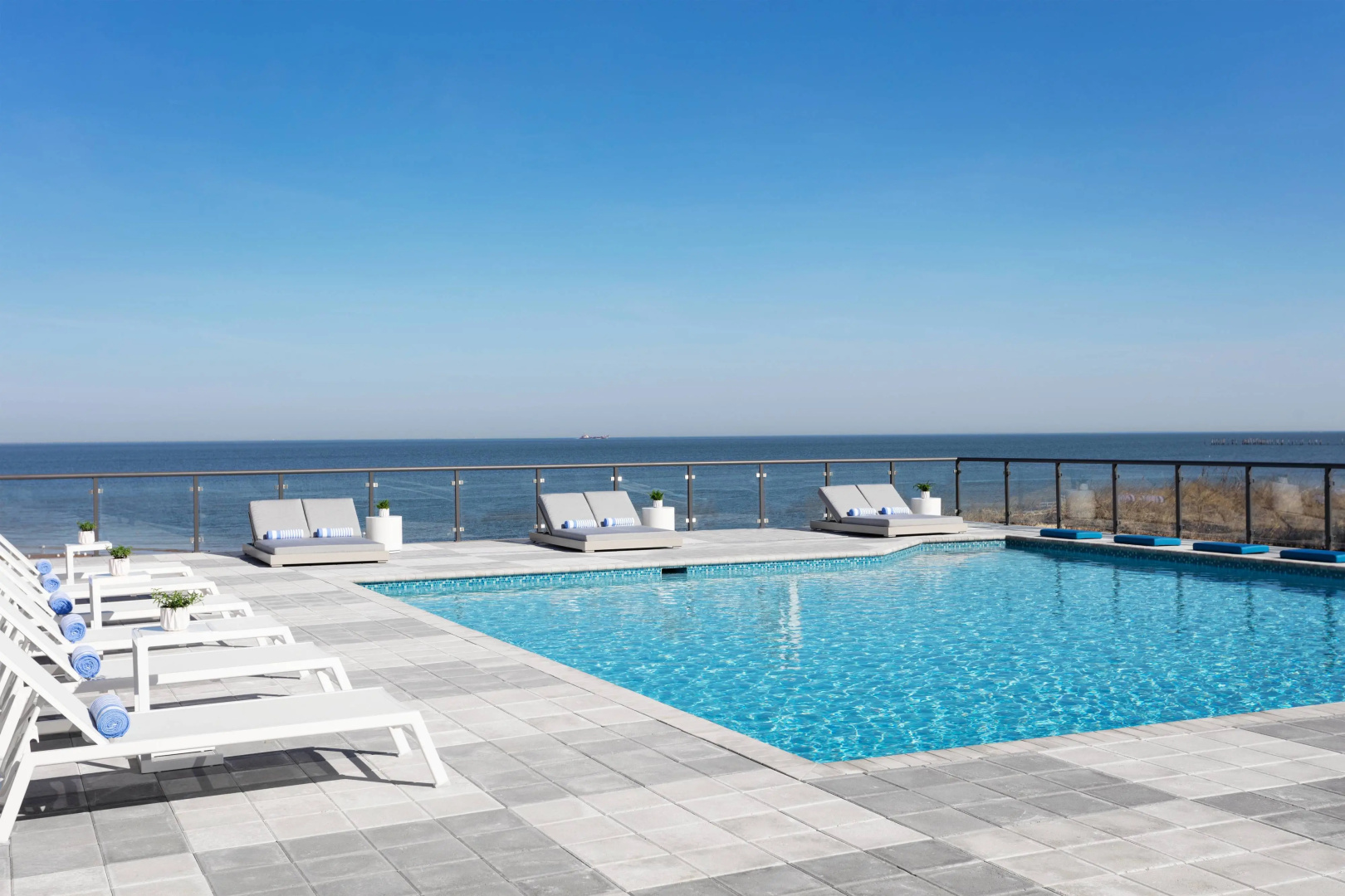 Delta Hotels by Marriott Virginia Beach Waterfront Suites