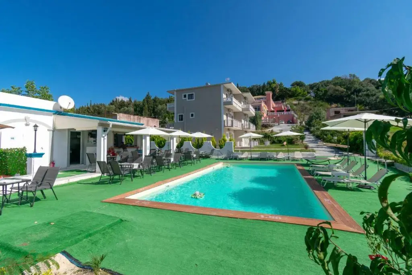 Akis Villa Studios & Apartments with Pool