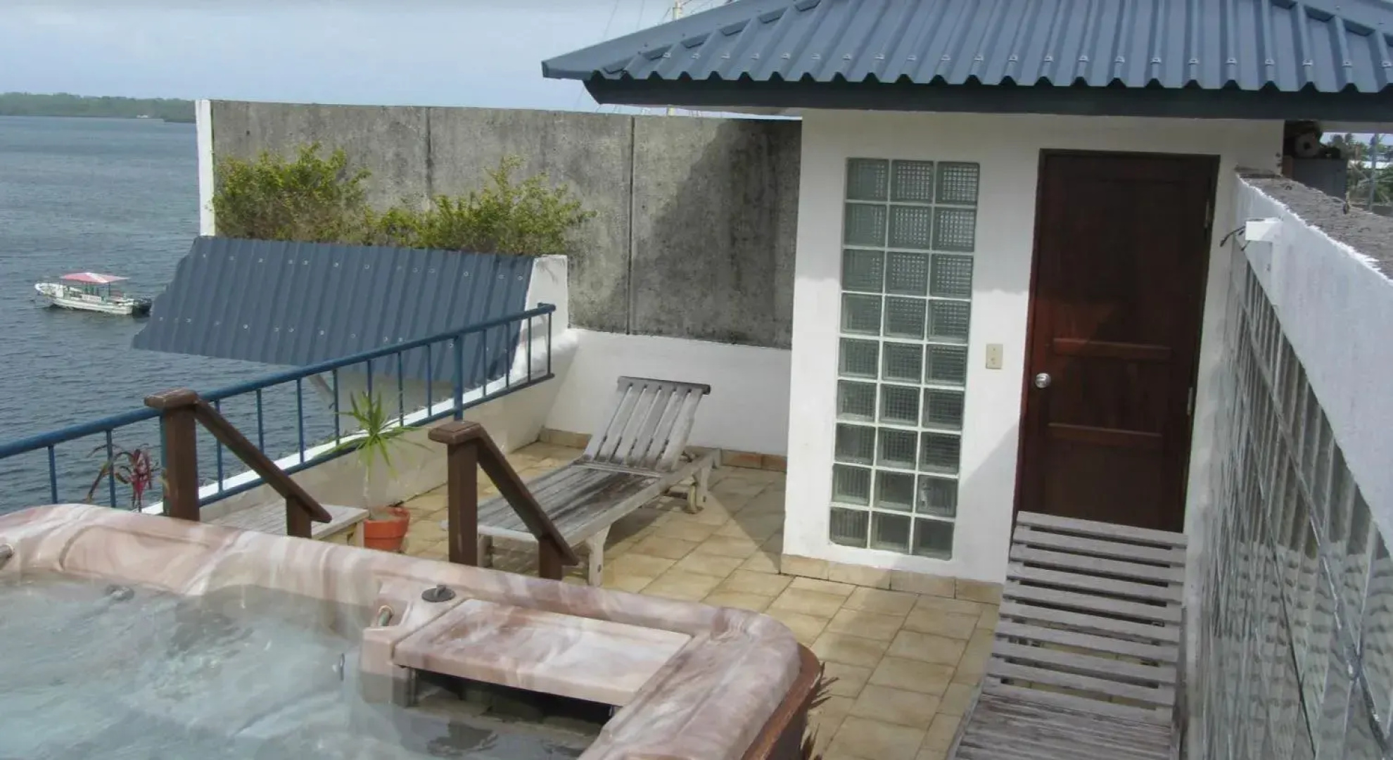 Manta Ray Bay Resort
