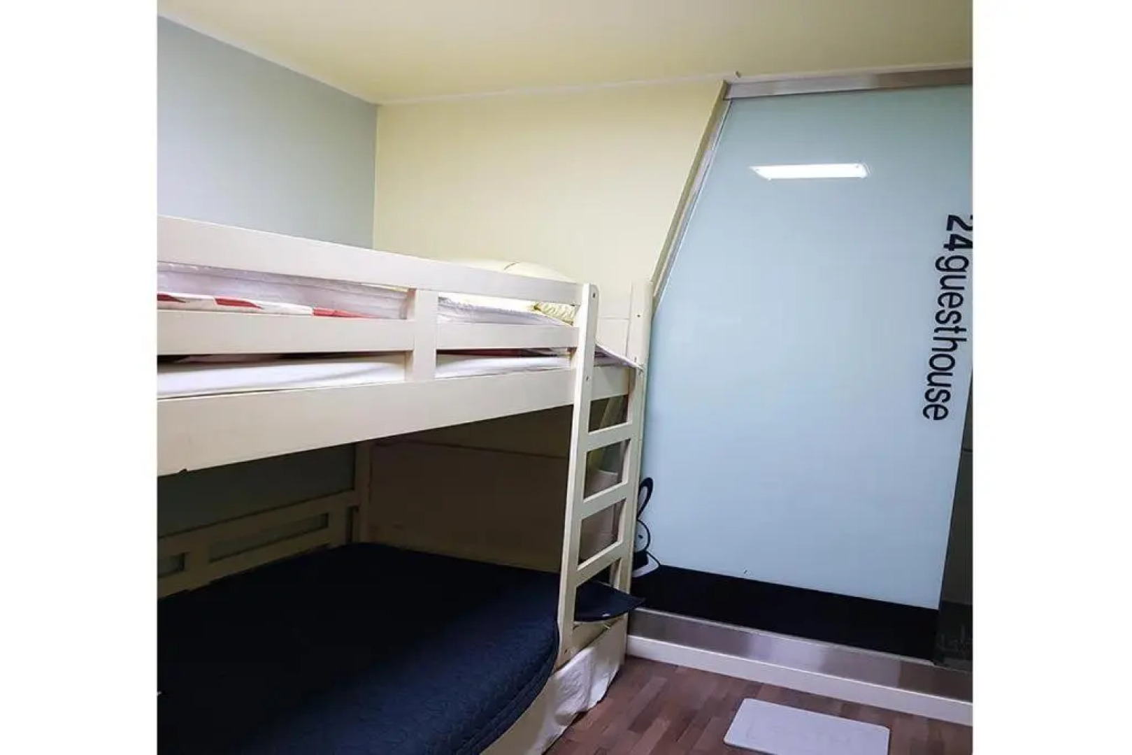 24 Guesthouse Sinchon