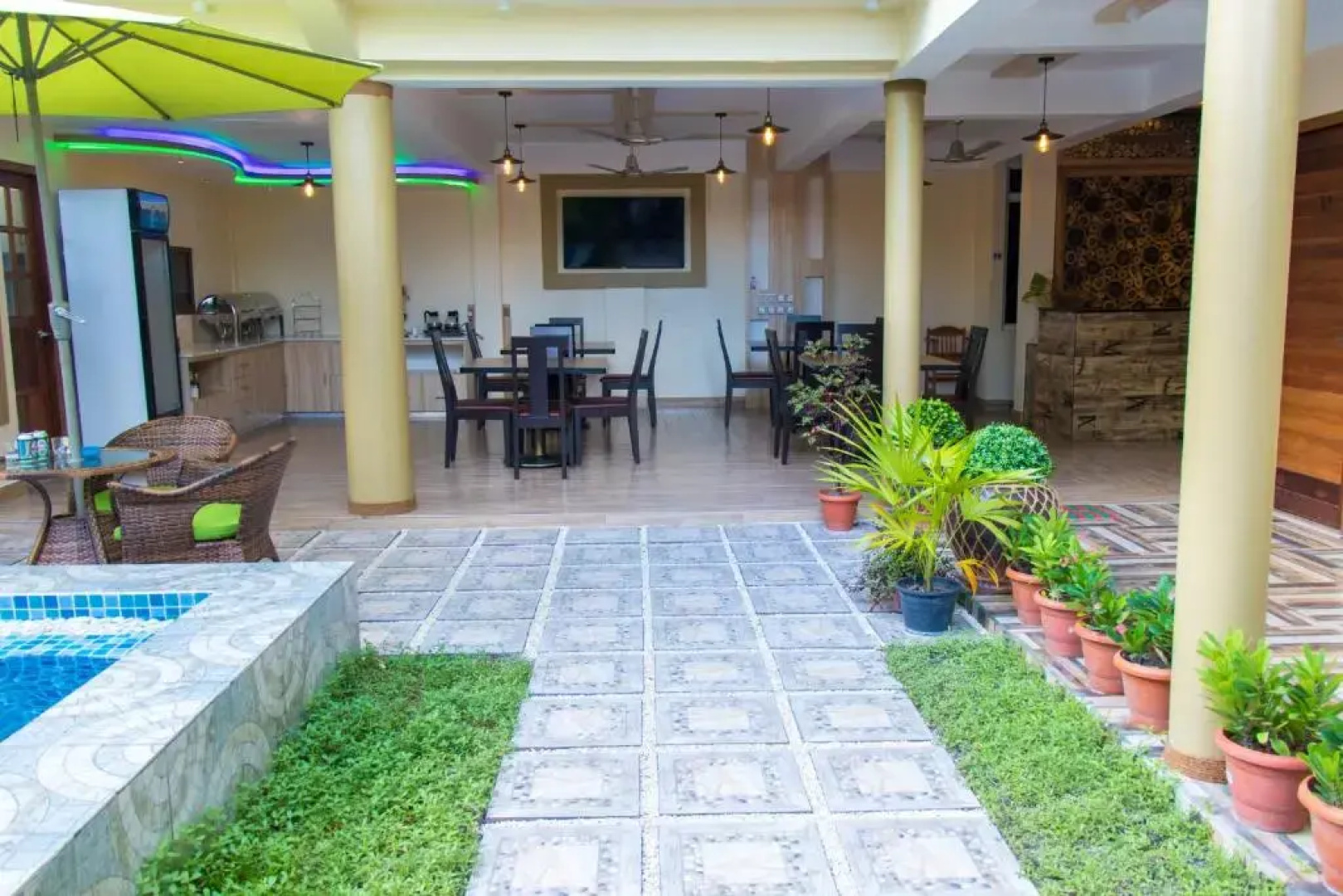 Rosy Villa Hotel