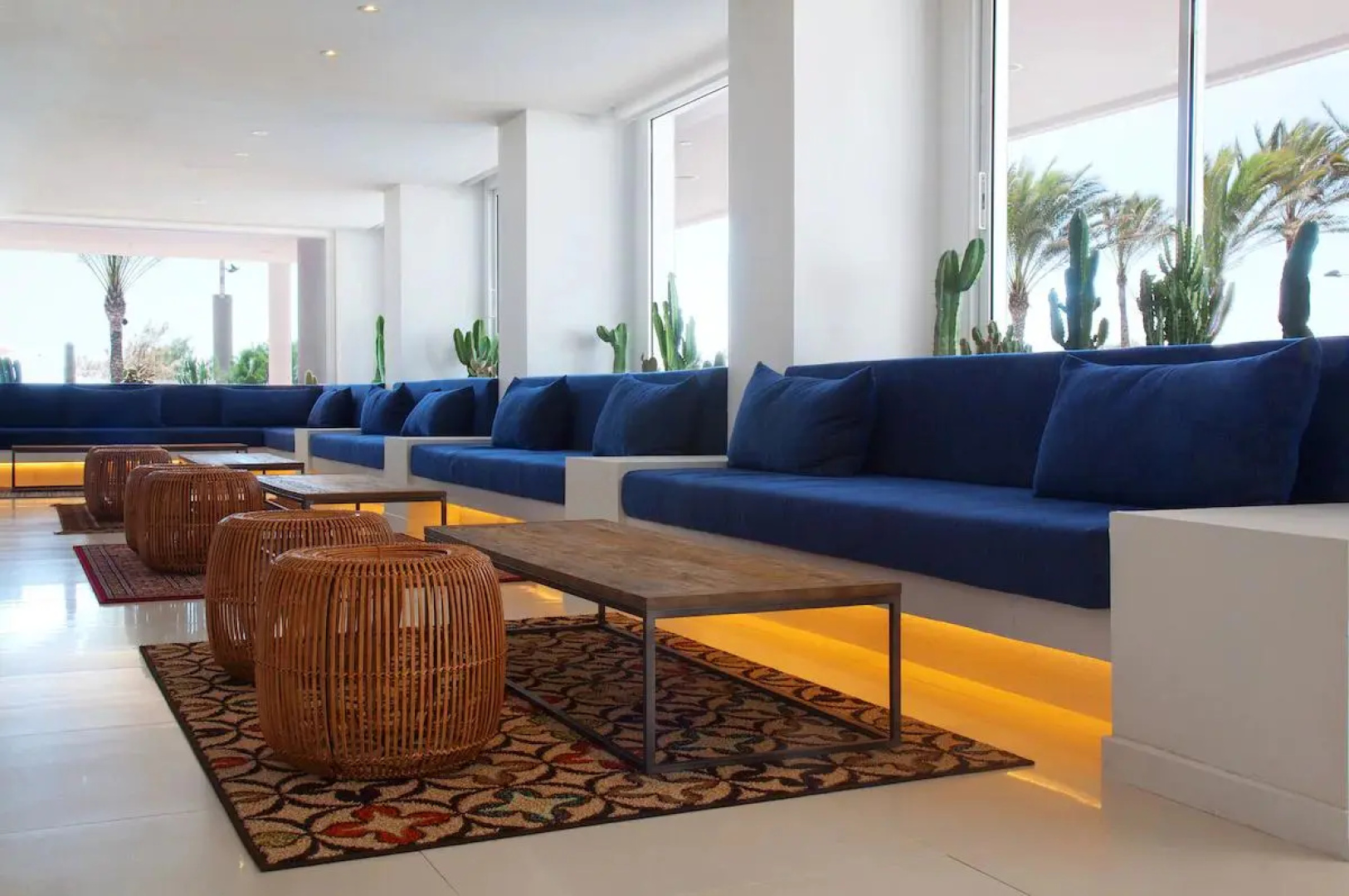 HM Tropical Hotel