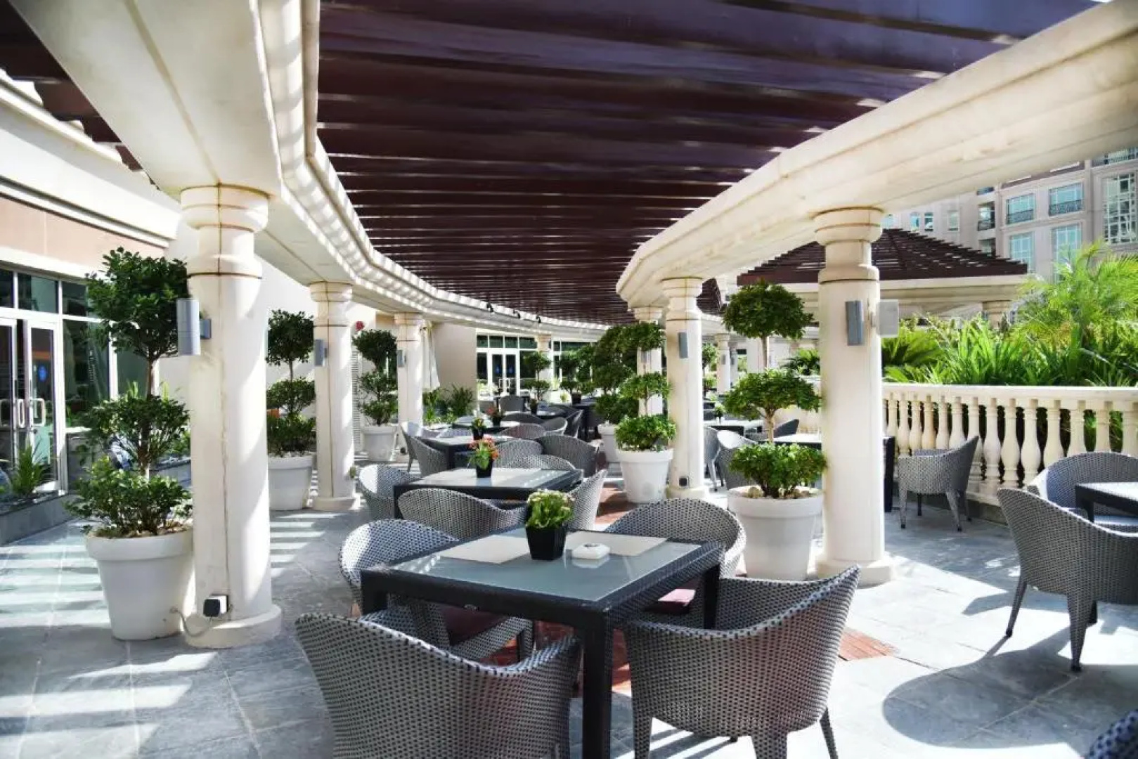 Отель Swissotel Al Murooj Dubai