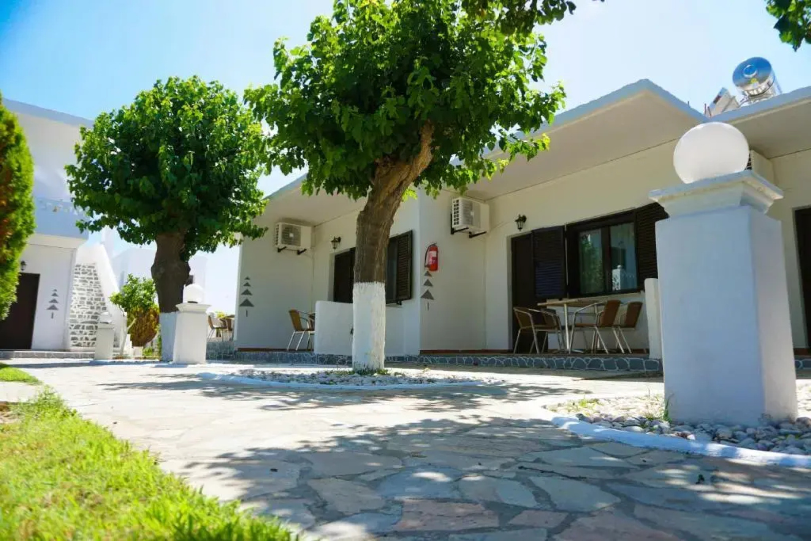 Avra Studios & Apartments