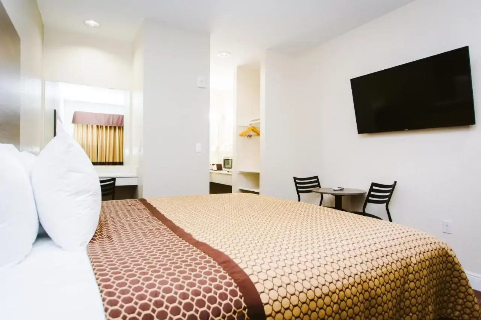 Scottish Inn & Suites
