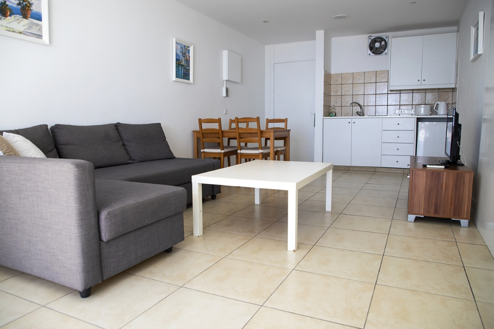 Sun Hall Beach Hotel Apts.