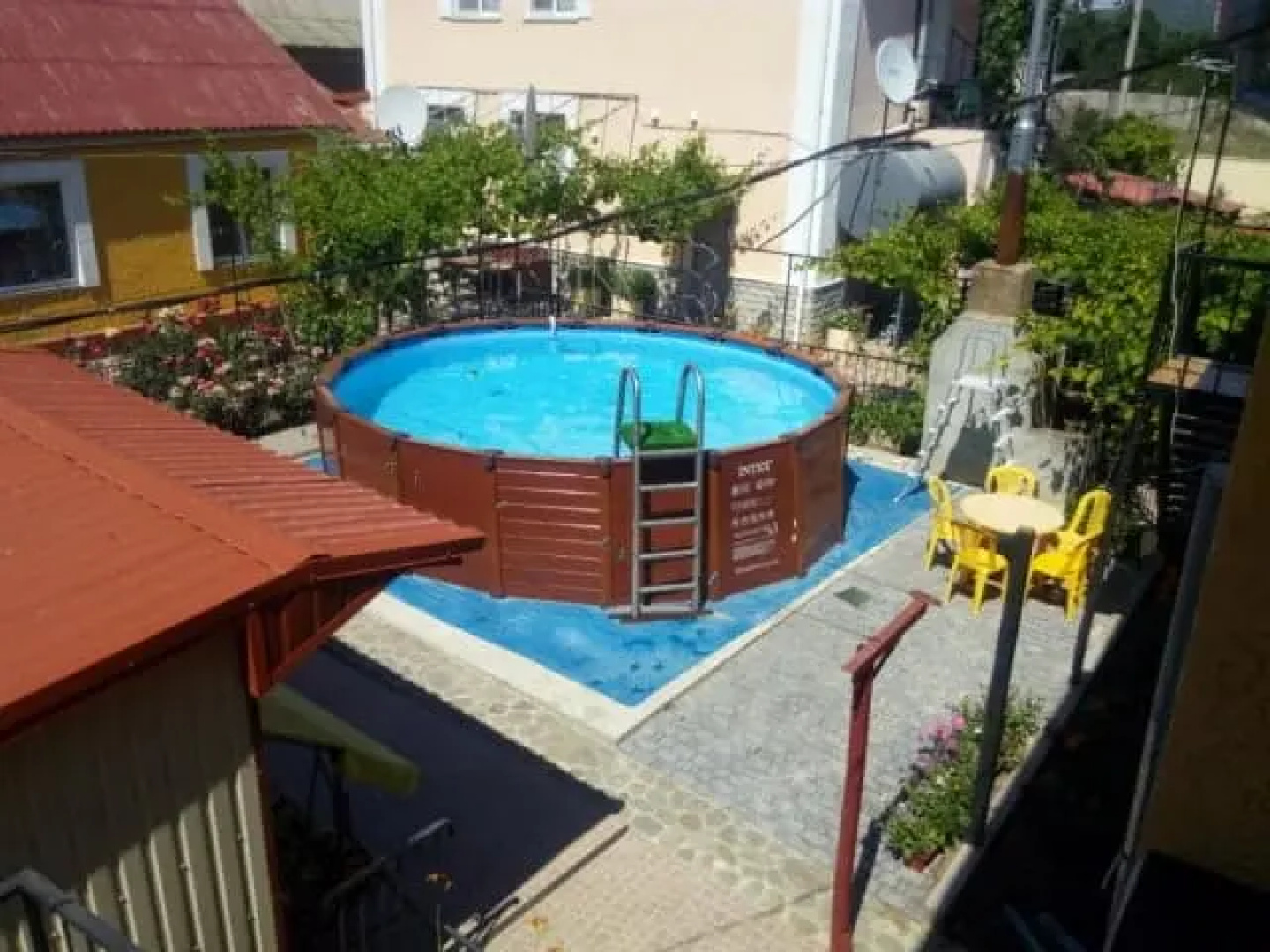Molodezhnaya 8 Guest House