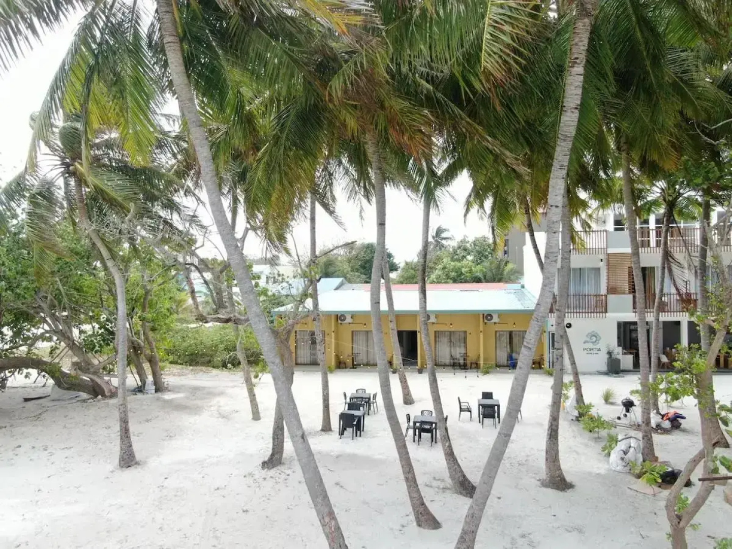 Отель Crown Beach Villas