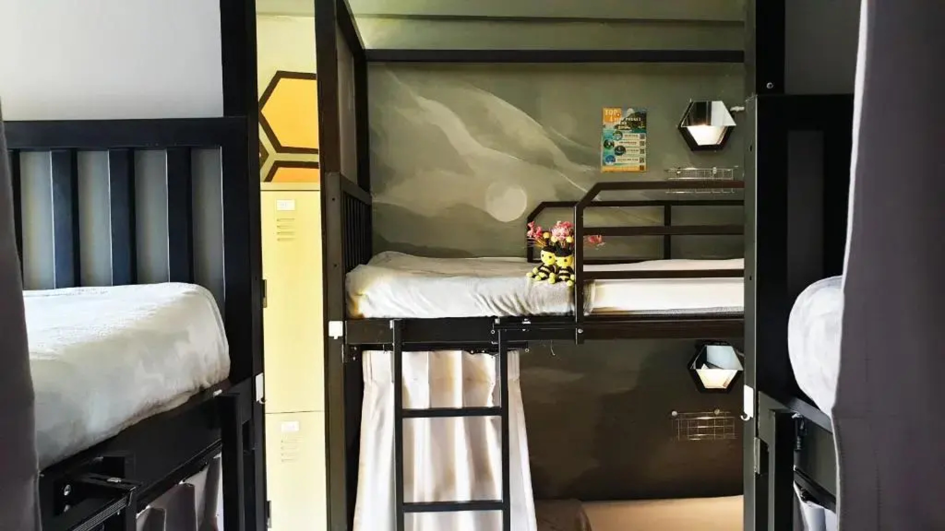 Beehive Phuket Old Town - Hostel