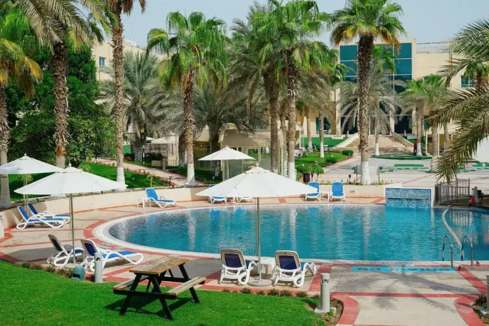 Metropolitan Al Mafraq Hotel