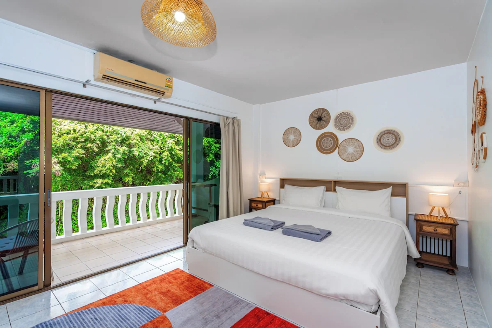 Kata Hill Sea View Hotel